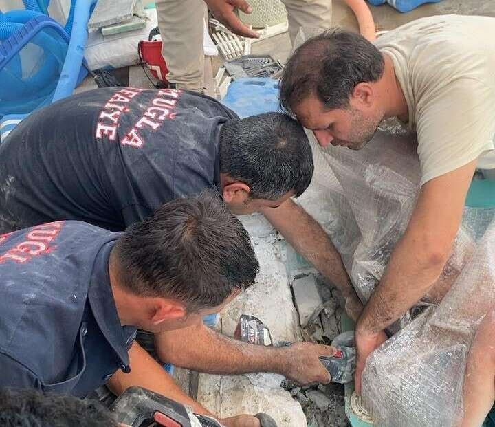 Muğla’da Havuzda Korku Dolu Anlar: 4 Yaşındaki Çocuğun Kolu Emiş Borusuna Sıkıştı 4